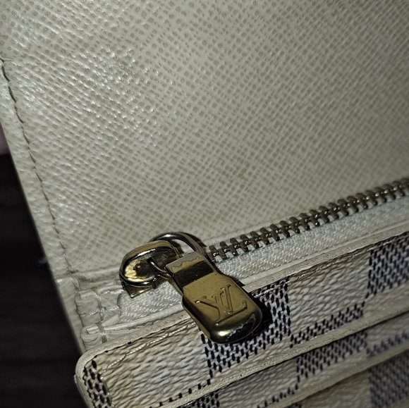 Louis Vuitton Damier Azur Sarah Wallet - Picture 8 of 11